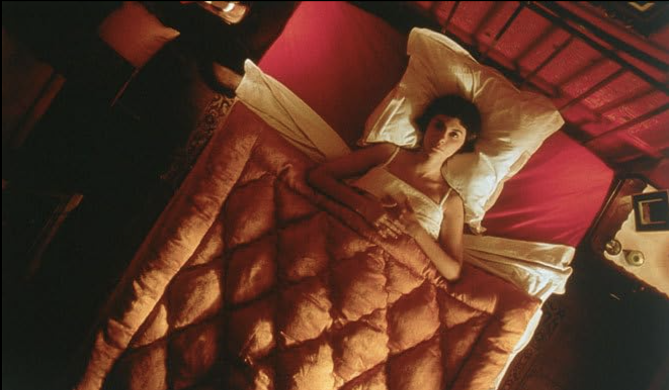 Amélie in bed scene